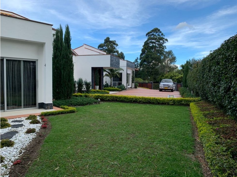 Espectacular casa moderna en exclusiva parcelación de Llanogrande