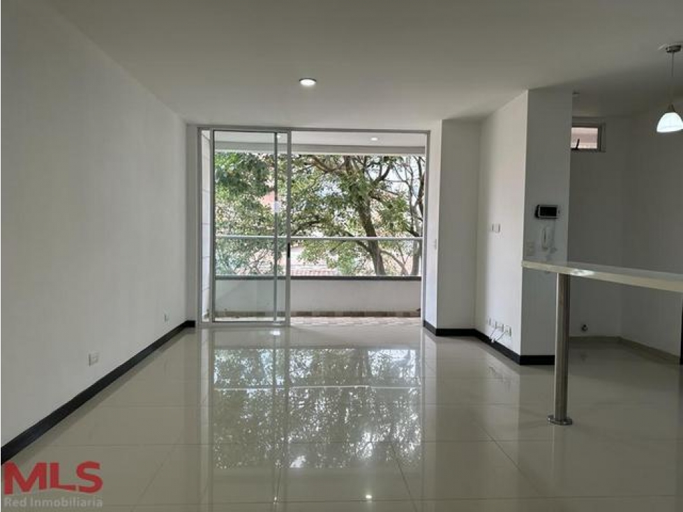 Excelente Apto con amplios espacios y excelente ub...(MLS#239595)