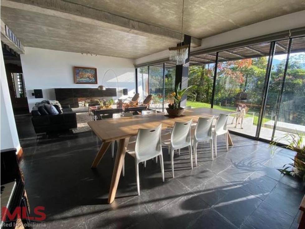 Exclusiva Casa en Venta en Envigado(MLS#236068)