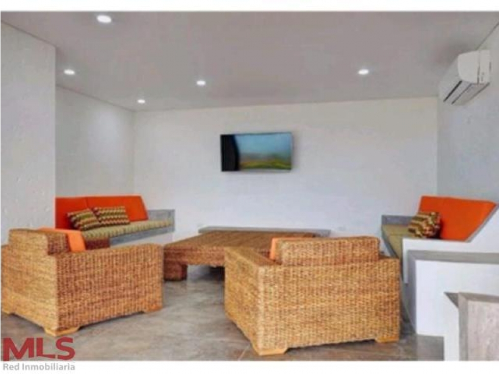 Finca en el mejor ambiente!(MLS#237911)