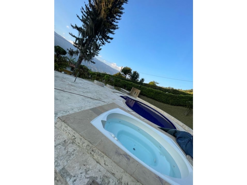 Finca Girardota Con Piscina y Pesebreras 6.400 m2