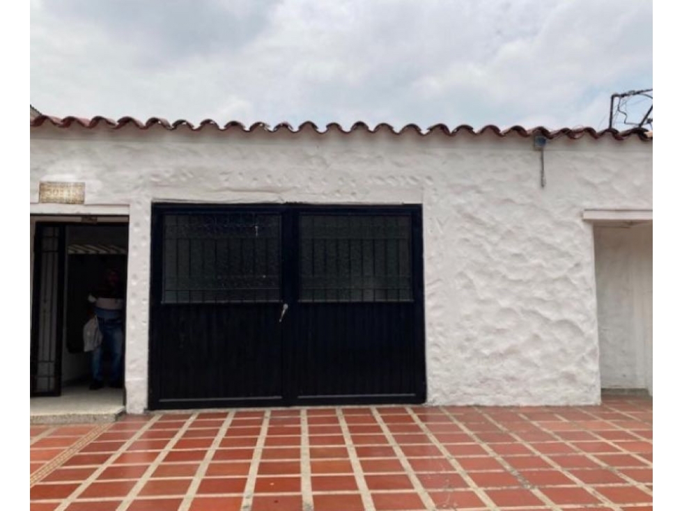 Gran oportunidad! Se vende hermosa casa en la Flora