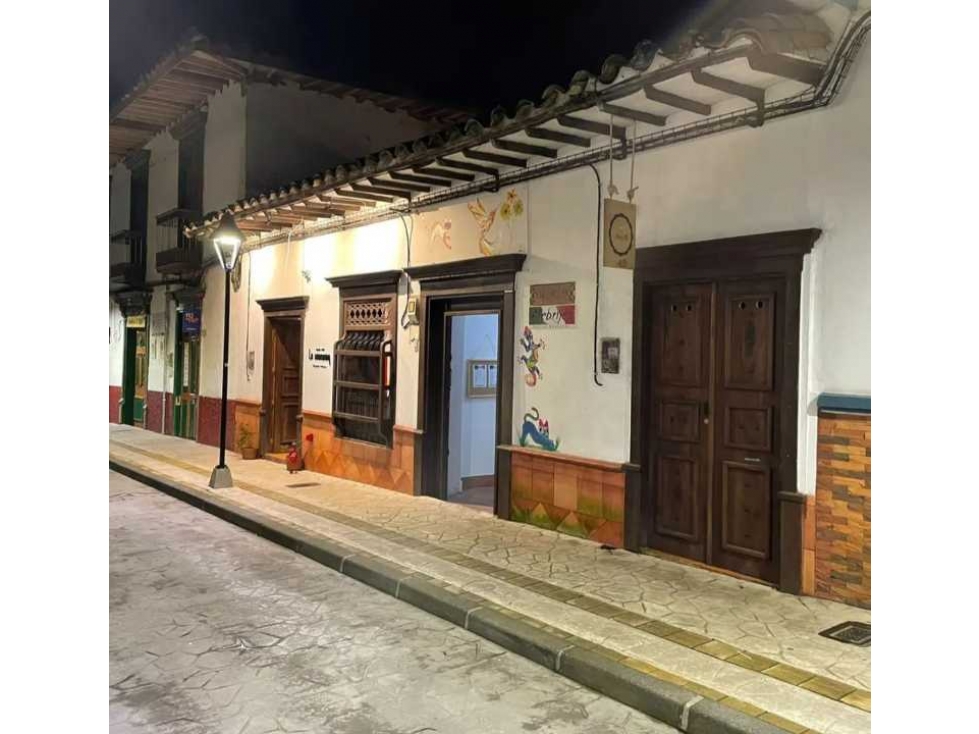 HERMOSA CASA COMERCIAL EN VENTA