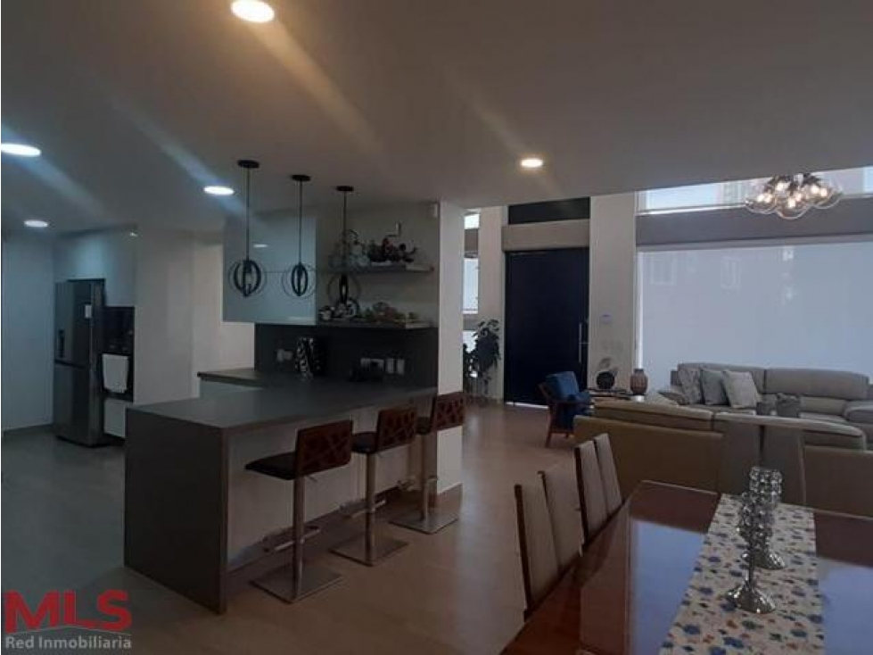 HERMOSA CASA CON AMPLIOS ESPACIOS(MLS#235402)