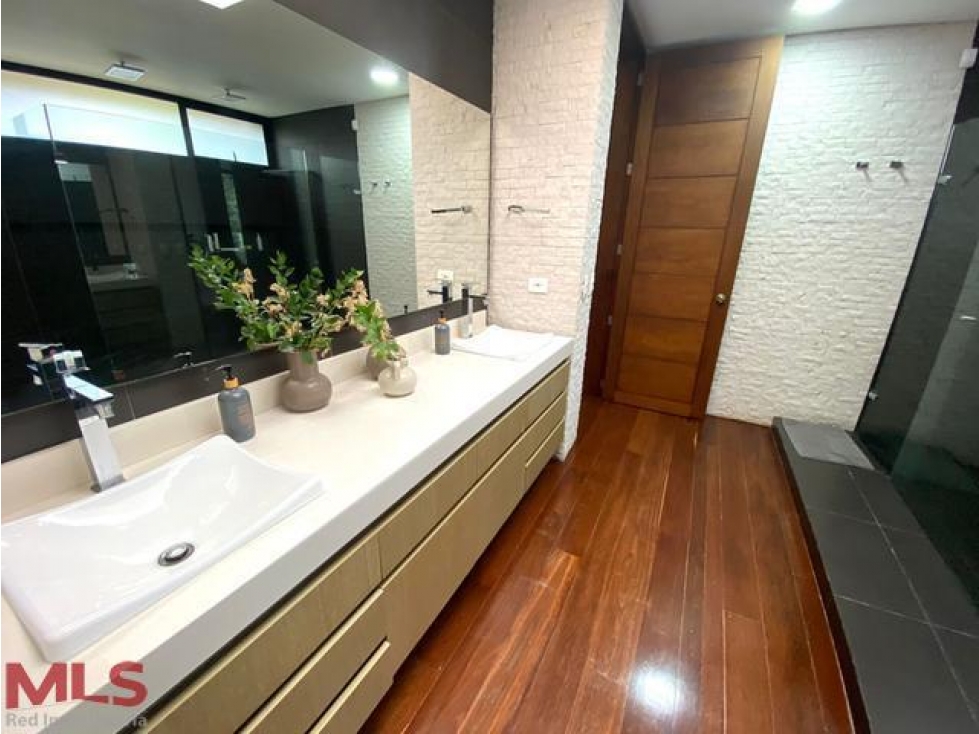 Hermosa casa con amplios espacios.(MLS#228116)