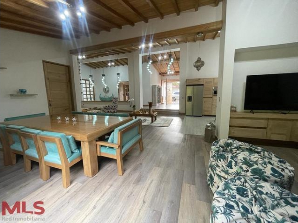 HERMOSA CASA CON PRECIO DE OPORTUNIDAD(MLS#239600)