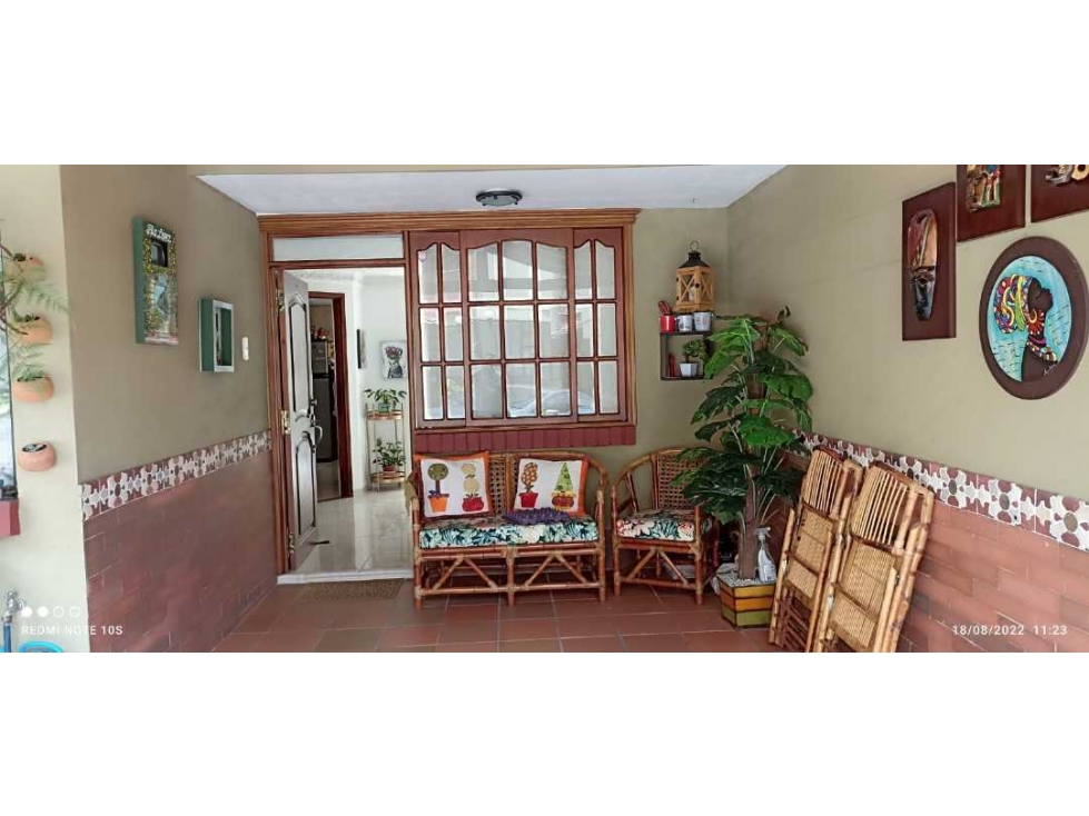 HERMOSA CASA EN VENTA LA FLORESTA REMODELADA