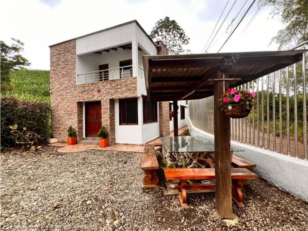 HERMOSA CASA FINCA EN VENTA DE OPORTUNIDAD EN EL CARMEN DE VIBORAL