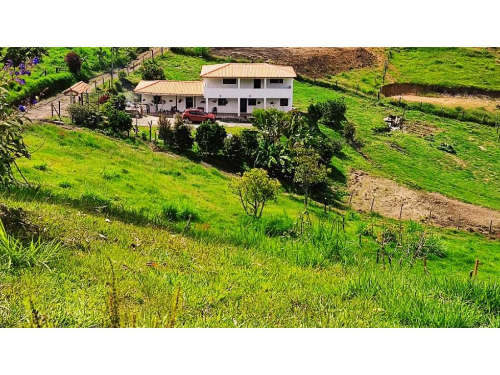 HERMOSA CASA FINCA EN VENTA EN MARINILLA ANTIOQUIA SECTOR AUTOPISTA