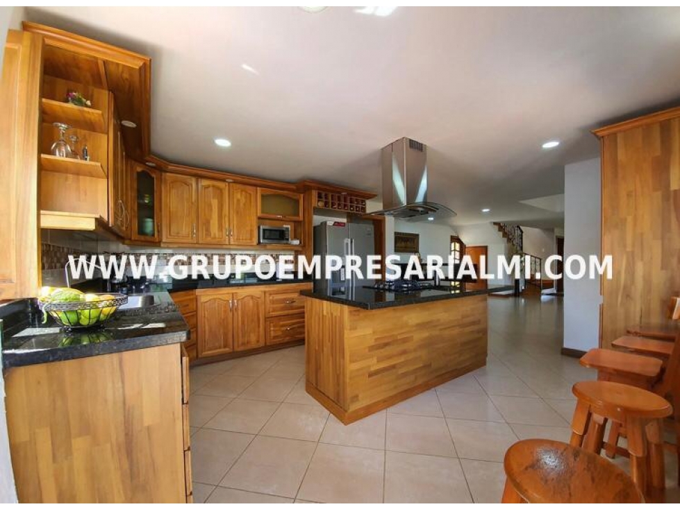 HERMOSA CASA FINCA EN VENTA - SECTOR COPACABANA COD:27935