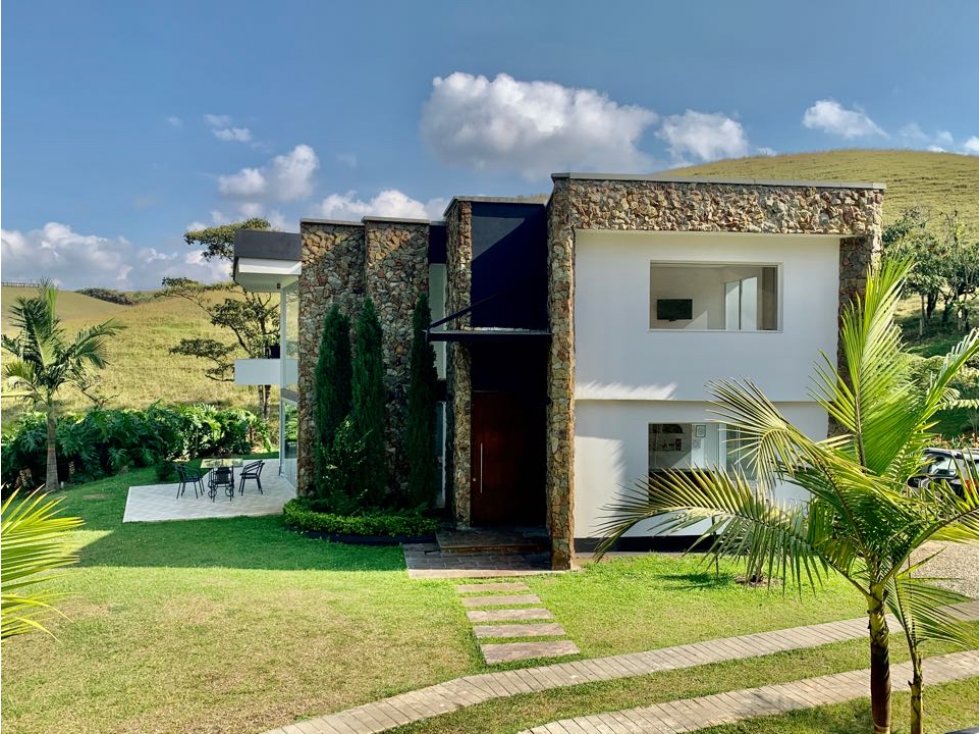 Hermosa casa moderna en El Carmen de Viboral