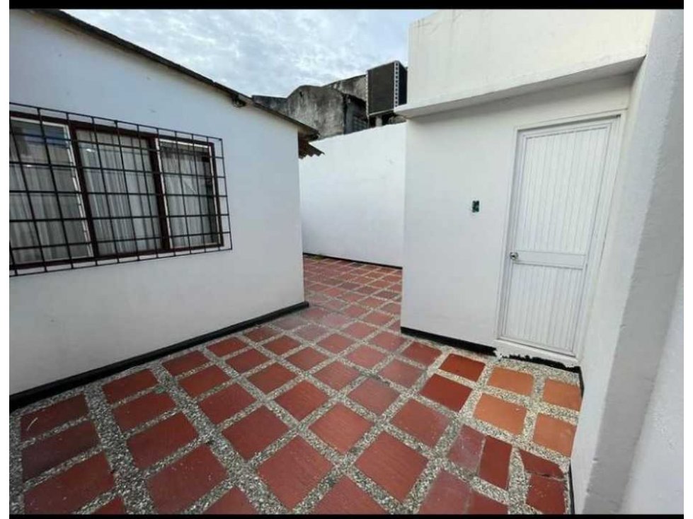 HERMOSA CASA UBICADA EN EL CENTRO DE MONTERIA