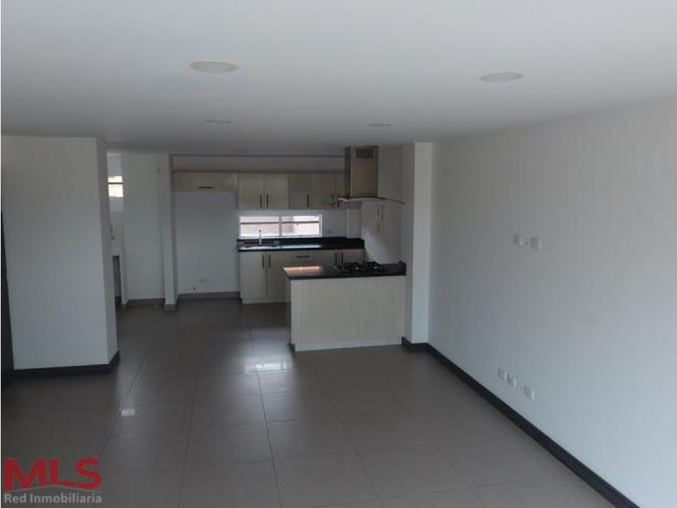 Hermoso apartamento con excelentes espacios(MLS#239575)