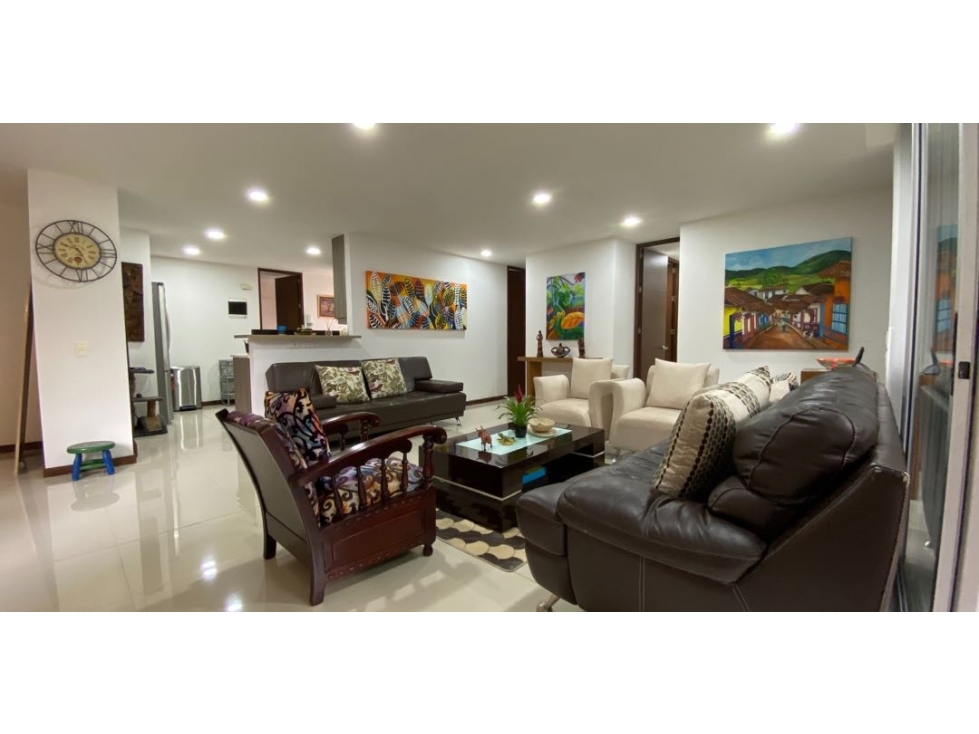 Hermoso y amplio apartamento en el mejor sector de envigado