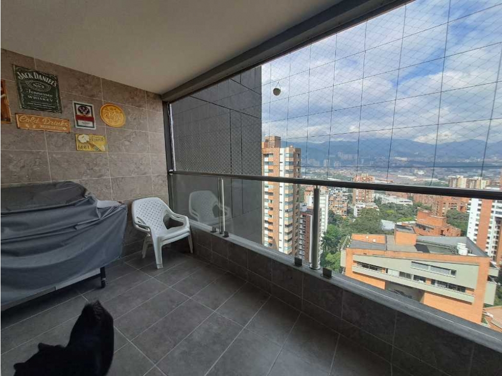 Hermoso y amplio apartamento en venta POBLADO