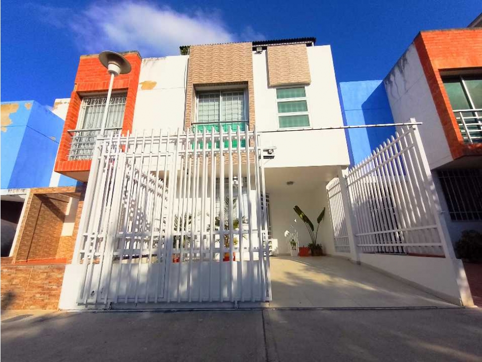 INCREIBLE CASA DE 3 NIVELES EN VENTA SECTOR MIRADOR DE LA SIERRA