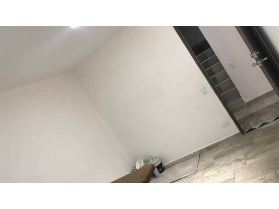 LINDO APARTAESTUDIO EN VENTA PRIMER PISO - EXCELENTE UBICACIÓN.