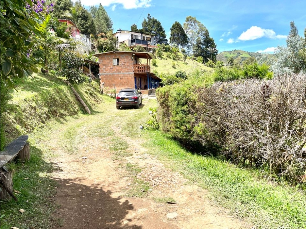 Lote ideal para inversión con casa sencilla en Guarne