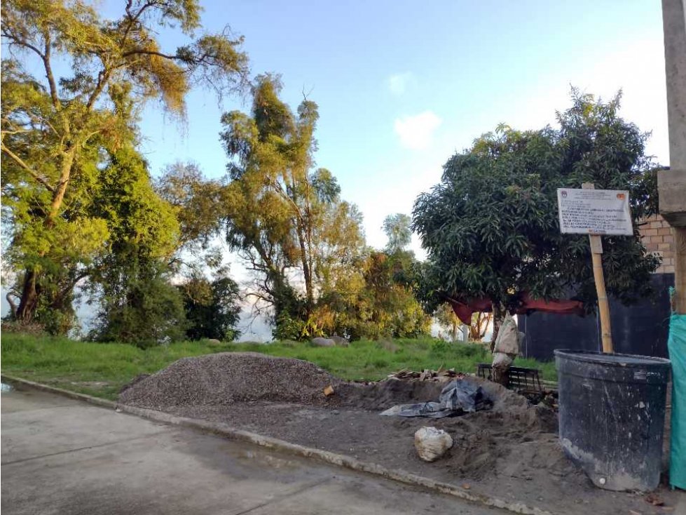 Lote Esquinero Urbano y Central en La Mesa Cundi