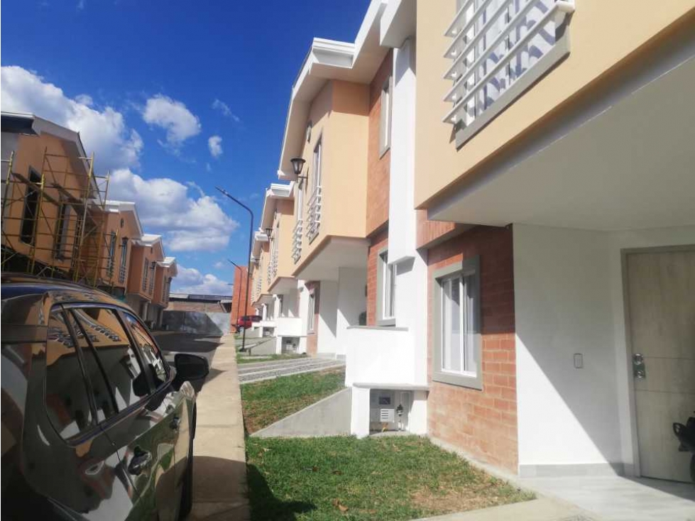 LUXA INMOBILIARIA VENDE CASA CONJUNTO CERRADO MONTERREY. ZONA NORTE