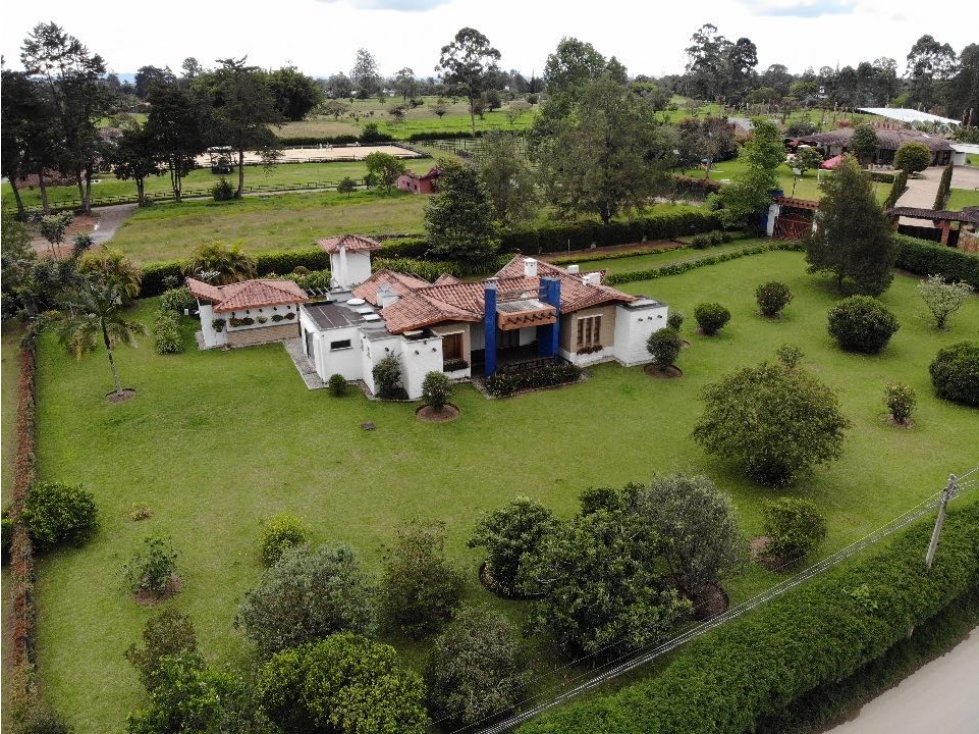 Oportunidad! Hermosa casa campestre cerca al club Llanogrande