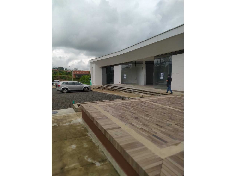 Se arrienda local comercial nuevo , Mall plaza del Bosque