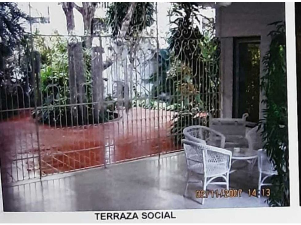 SE VENDE AMPLIA CASA EN ALTO PRADO