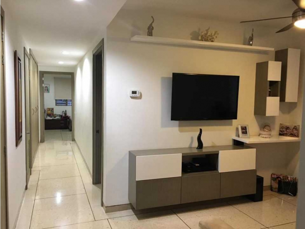 SE VENDE AMPLIO APARTAMENTO  EN ALTO PRADO