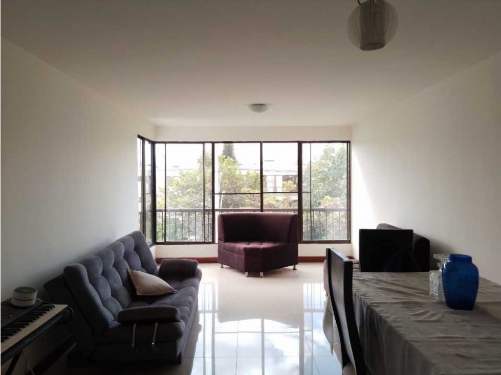 SE VENDE APARTAMENTO EN CUARTO PISO  - MULTICENTRO