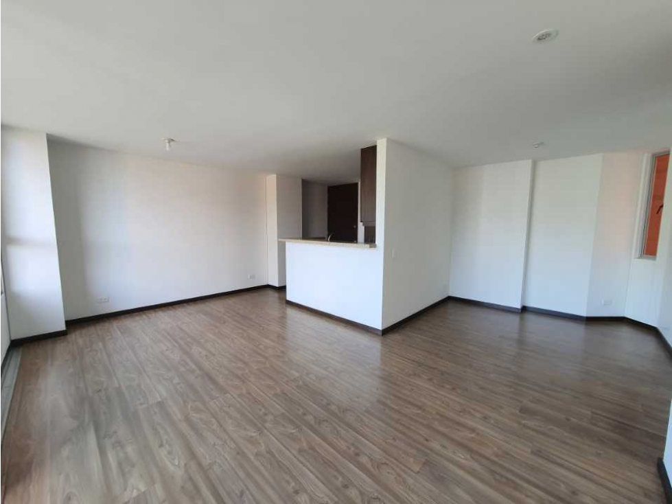 Se vende apartamento en Loma del Esmeraldal, Envigado. Unidad completa