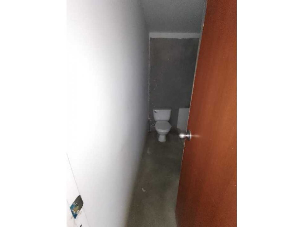 SE VENDE APARTAMENTO PARA REMODELAR