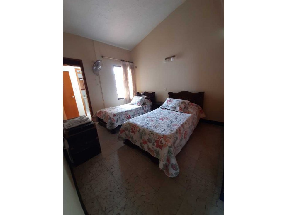 SE VENDE CASA BARRIO SAN CARLOS.