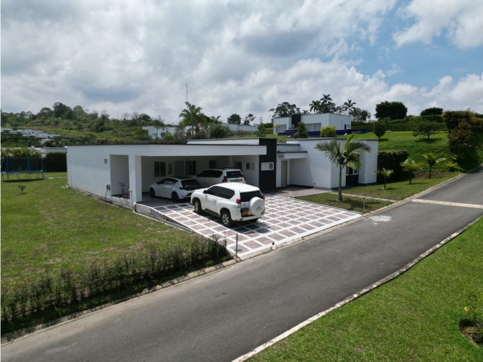 Se vende casa campestre en el sector de condina