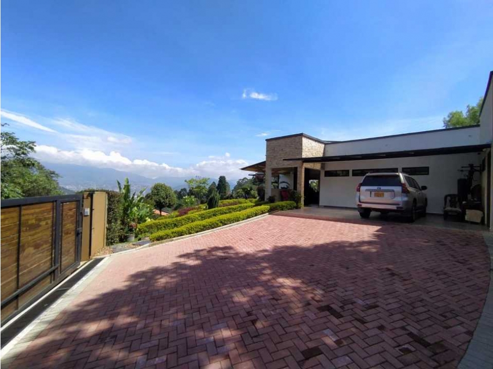 SE VENDE CASA CAMPESTRE, SECTOR ENVIGADO ALTO DEL ESCOBERO