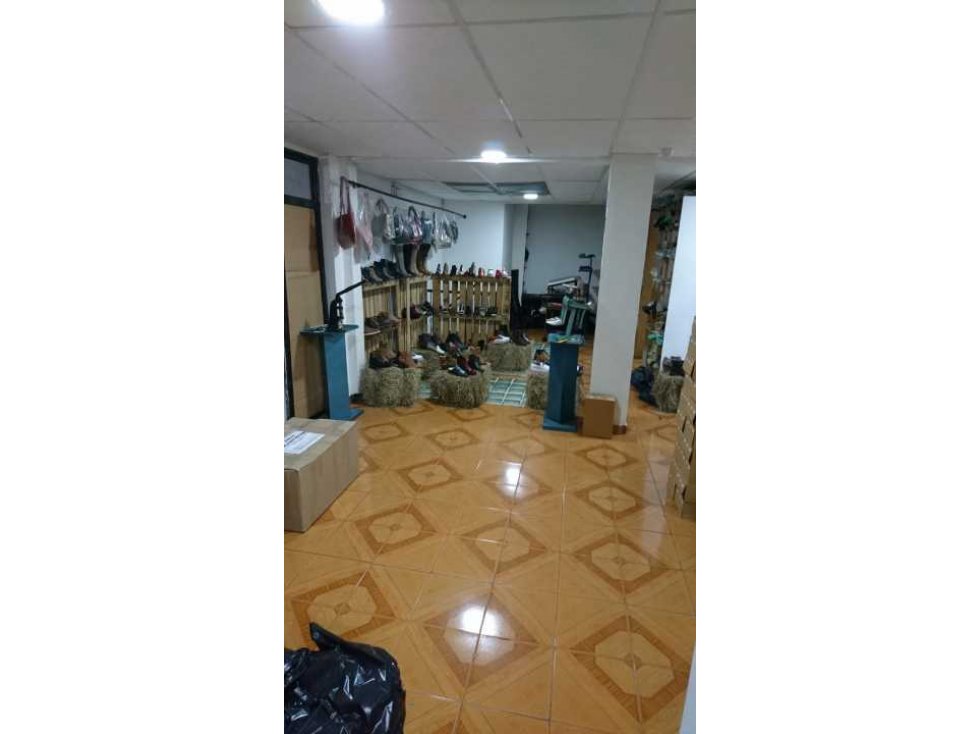 VENDO CASA COMERCIAL POR AVENIDA SANTANDER EN PEREIRA