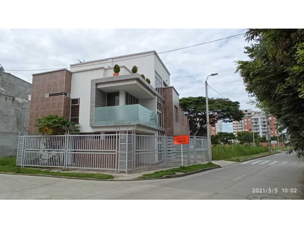 Se vende casa de 2 niveles en Las Mercedes Palmira