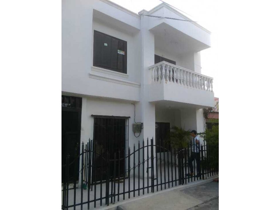 SE VENDE CASA  DOS PISOS BARRIO LAS VIÑAS MONTERIA