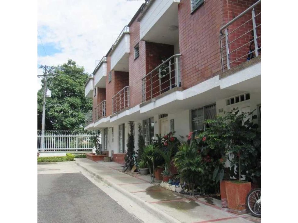 SE VENDE CASA EN LA AVENIDA SUR PEREIRA