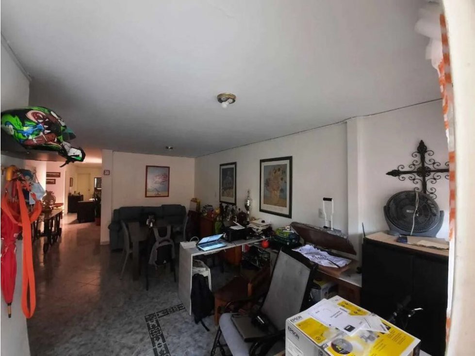 SE VENDE CASA EN SEGUNDO PISO EN LA FLORESTA