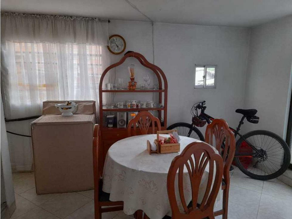 BAJO   DE PRECIO!  CASA EN VENTA EN MANRIQUE MEDELLIN, PISO 2°