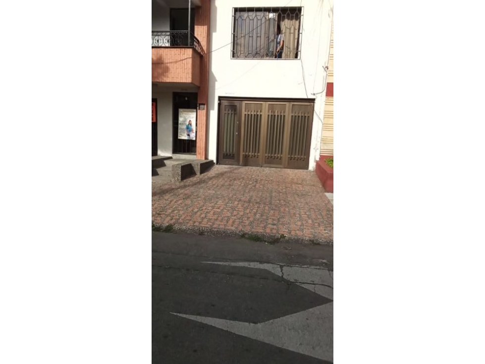 SE VENDE CASA PRIMER PISO EN BELEN ROSALES