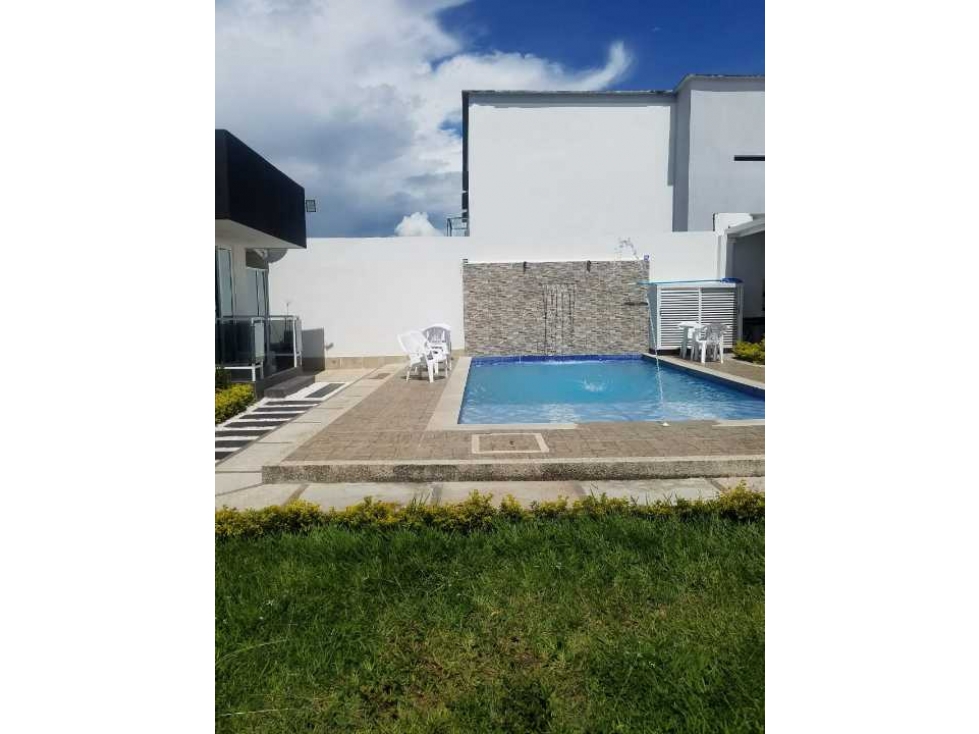 SE VENDE CHALET EN EL SECTOR SE CERRITOS