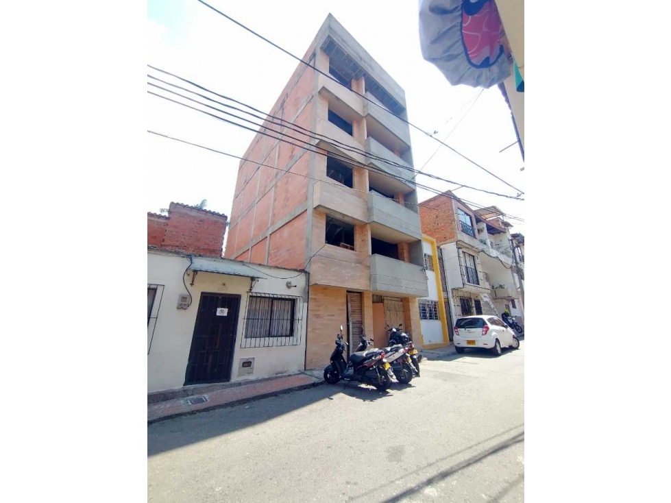 SE VENDE EDIFICIO PARA TERMINAR EN CALASANZ