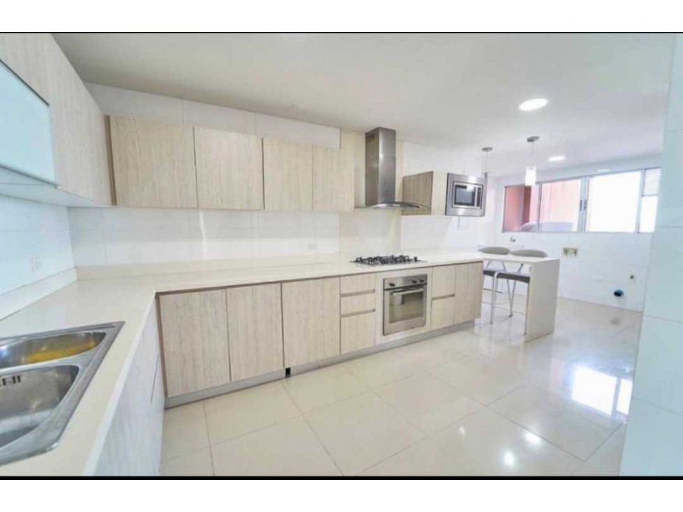 SE VENDE ESPECTACULAR APARTAMENTO EN ALTO PRADO