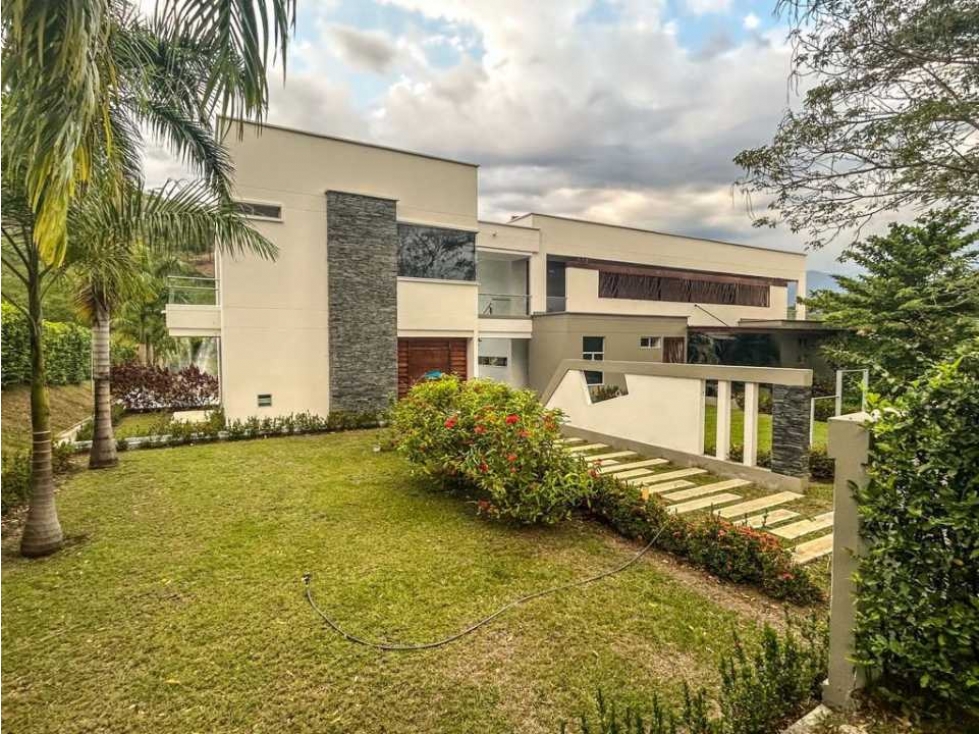 SE VENDE ESPECTACULAR CASA LUXURY / SANTA FE DE ANTIOQUIA