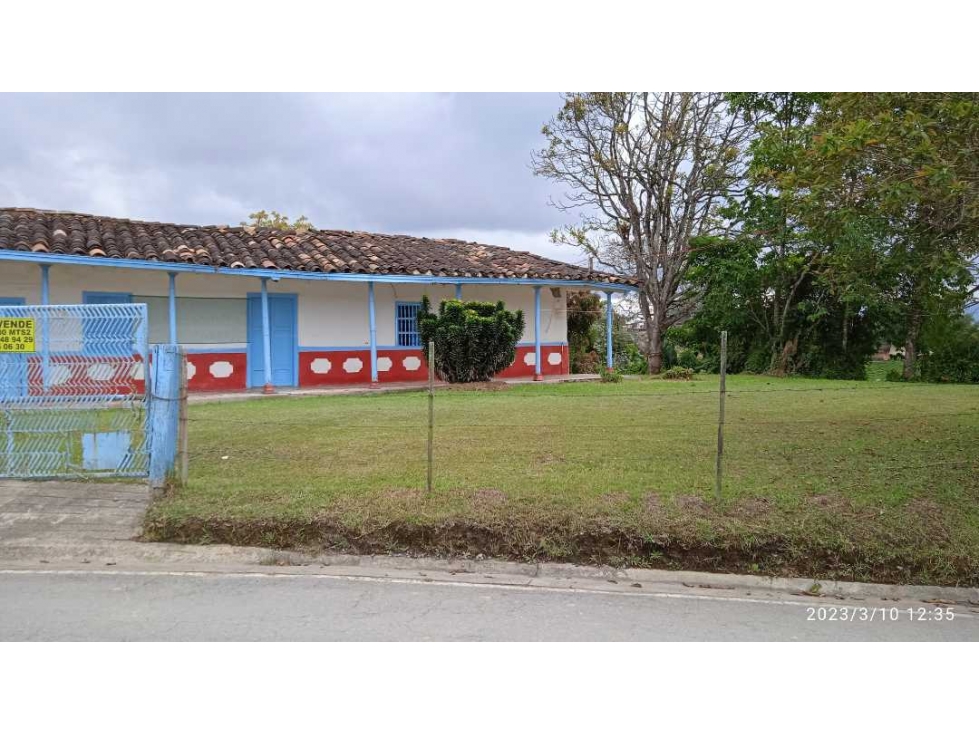 Se vende finca con casa vieja