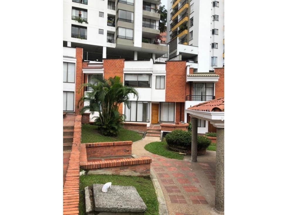 EN VENTA HERMOSA CASA EN LA CIRCUNVALAR PEREIRA