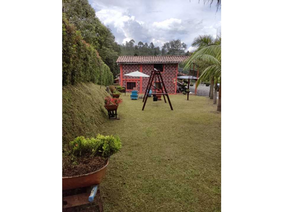 SE VENDE HERMOSA FINCA CERCA DEL PARQUE ARVI