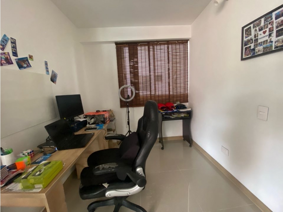 Se vende lindo apartamento en La Flora