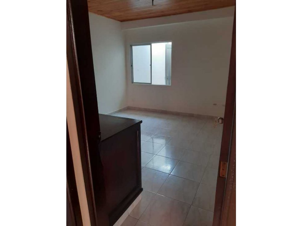 SE VENDE  CASA EN LA CASTELLANA